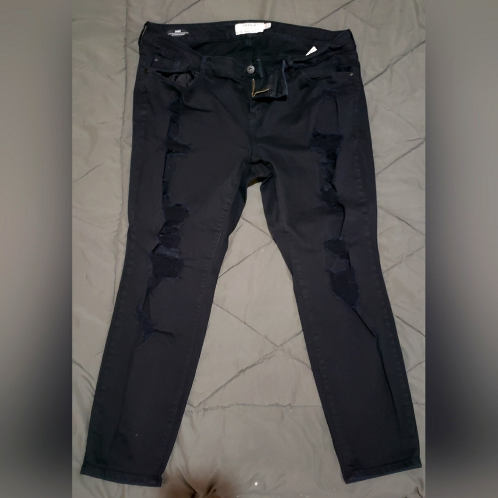 Torrid black distressed skinny jeans - size 20